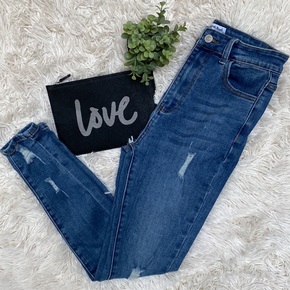White Birch High Rise Distressed Skinny Jeans 💗 Medium Wash